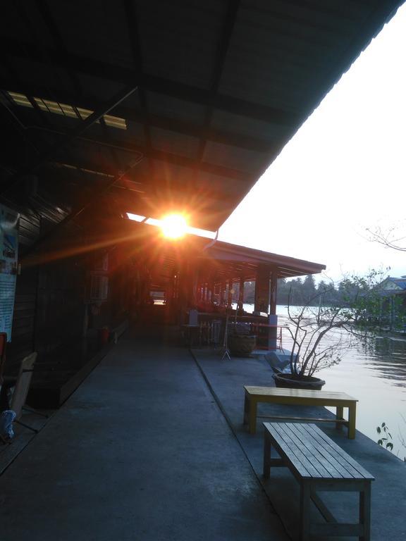 Patchaya Guesthouse Amphawa Dış mekan fotoğraf